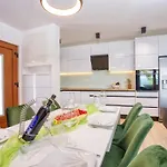 Apartman 6 Bedrooms With An Amazing View And Private Pool! Omiš