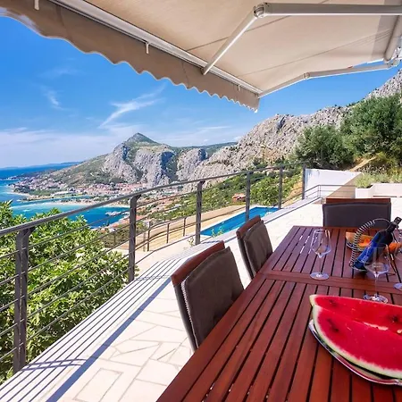 6 Bedrooms With An Amazing View And Private Pool! *