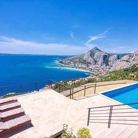 6 Bedrooms With An Amazing View And Private Pool! Apartman *